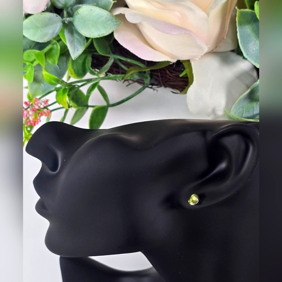 Genuine Peridot Sterling Silver Earrings. - Picture 8 of 9